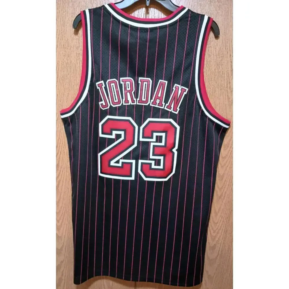 *Michael Jordan (Mitchell & Ness)-(Bulls)-(XL)-$90.00 - Picture 5 of 9
